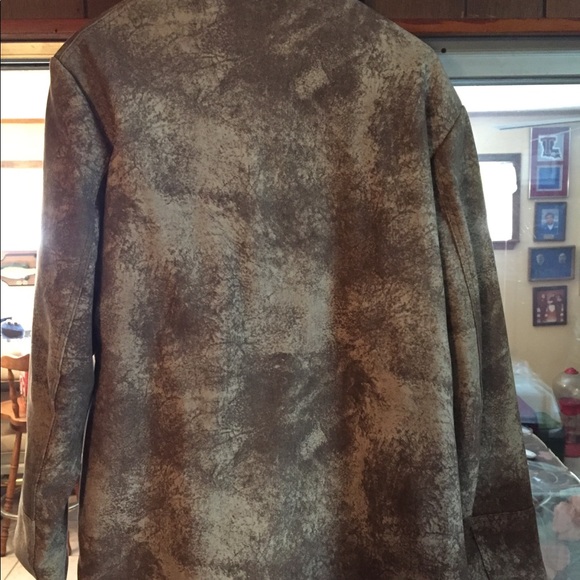 This is a vintage wiman coat. - Picture 4 of 4